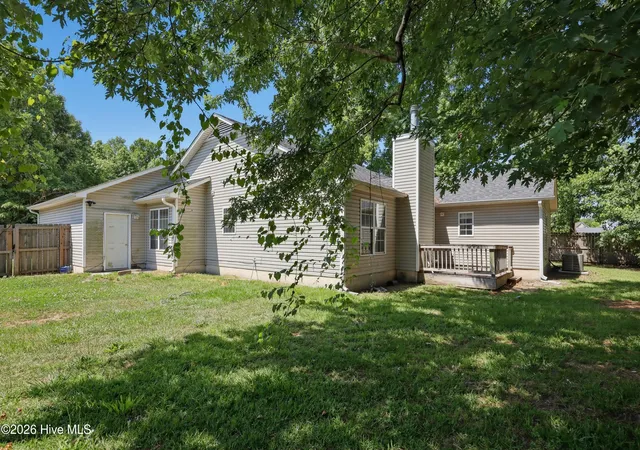 Photo 4 of Single family home for sale at 409 Spring Dr, Jacksonville, NC 28540 | MLS# 100584504 | Listing updated on 2026-08-18