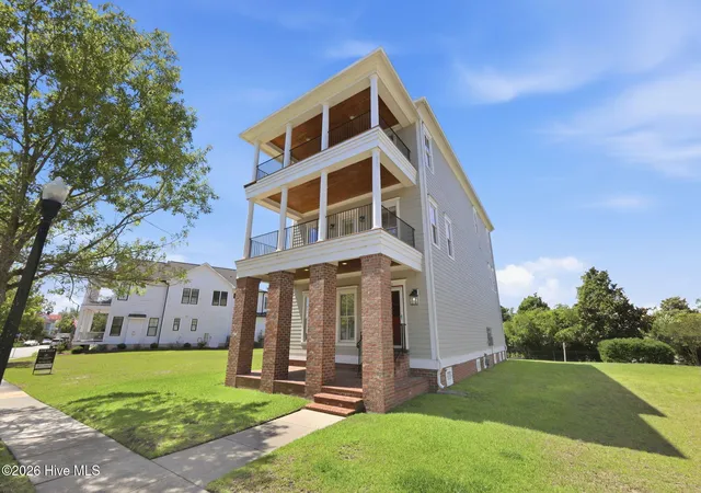 Photo 1 of Single family home for sale at 807 E Front St, New Bern, NC 28560 | MLS# 100581357 | Listing updated on 2026-09-20