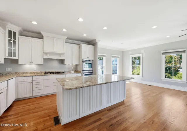 Photo 3 of Single family home for sale at 807 E Front St, New Bern, NC 28560 | MLS# 100581357 | Listing updated on 2026-09-20