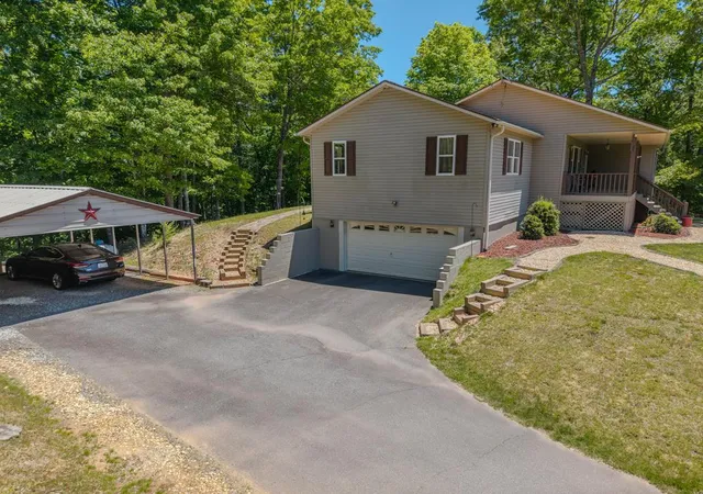 Photo 3 of Single family home for sale at 944 Wildcat Dr, Murphy, NC 28906 | MLS# 98544194 | Listing updated on 2026-08-18