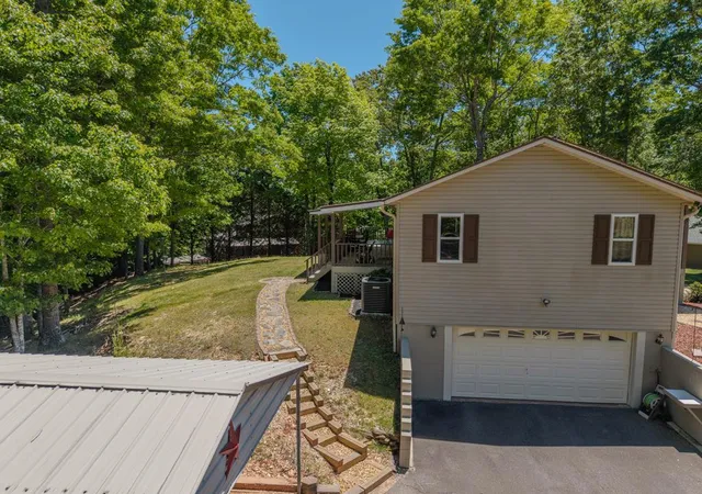 Photo 3 of Single family home for sale at 944 Wildcat Dr, Murphy, NC 28906 | MLS# 98544194 | Listing updated on 2026-08-18