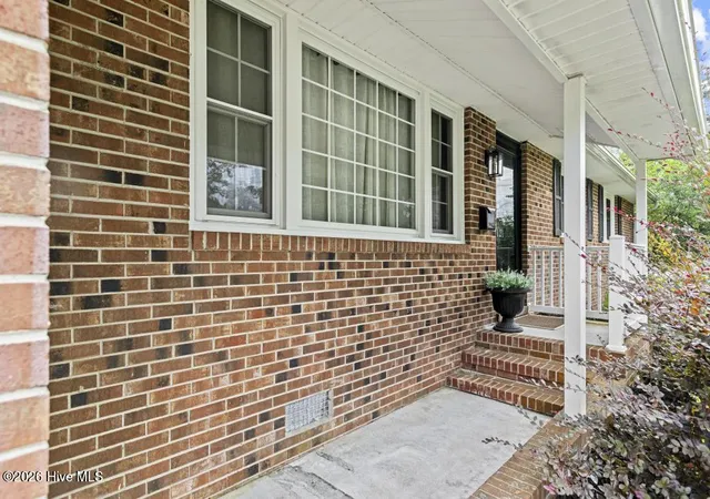Photo 3 of Single family home for sale at 1121 Hendricks Ave, Jacksonville, NC 28540 | MLS# 100596550 | Listing updated on 2026-09-01