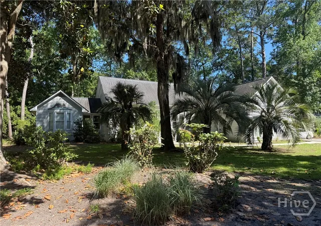 Photo 2 of Single family home for sale at 4 Isham Ln, Savannah, GA 31411 | MLS# SA356825 | Listing updated on 2026-10-05
