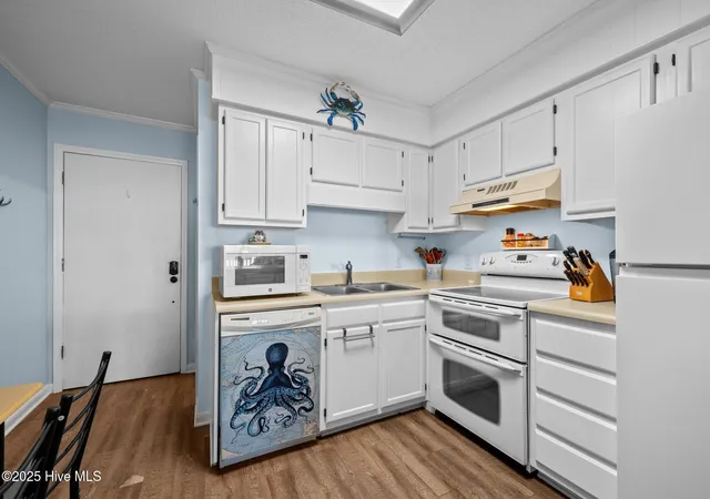 4th image of 301 Commerce Wy, Atlantic Beach, NC 28512