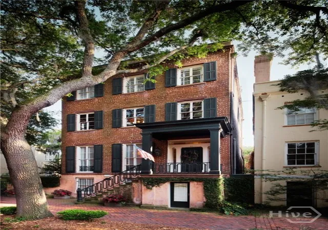 Photo 1 of Single family home for sale at 11 W Jones St, Savannah, GA 31401 | MLS# SA351030 | Listing updated on 2026-08-28