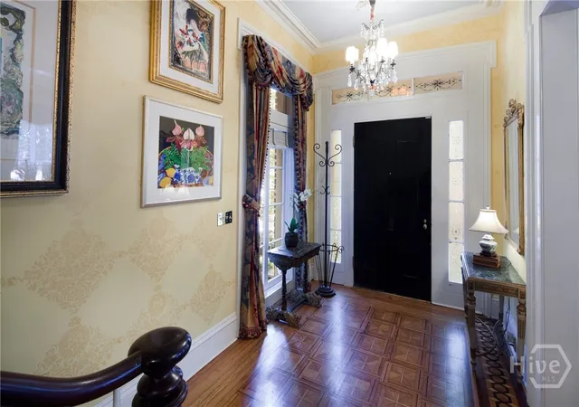 Photo 4 of Single family home for sale at 11 W Jones St, Savannah, GA 31401 | MLS# SA351030 | Listing updated on 2026-08-28