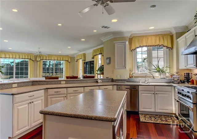 Photo 4 of Single family home for sale at 10 Pineside Ln, Savannah, GA 31411 | MLS# SA340775 | Listing updated on 2026-10-05