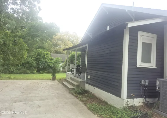 Photo 3 of House for sale at 210 Raleigh Rd Pkwy N, Wilson, NC 27893 | MLS# 100594203 | Listing updated on 2026-09-04