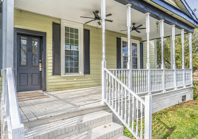 Photo 3 of Single family home for sale at 301 W Central St, Maxton, NC 28364 | MLS# 100543892 | Listing updated on 2026-08-18