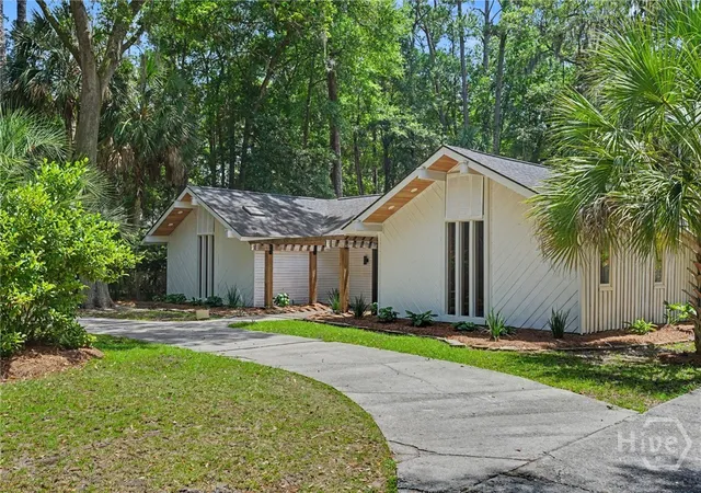 Photo 2 of Single family home for sale at 2 Senauki Ln, Savannah, GA 31411 | MLS# SA360395 | Listing updated on 2026-09-02