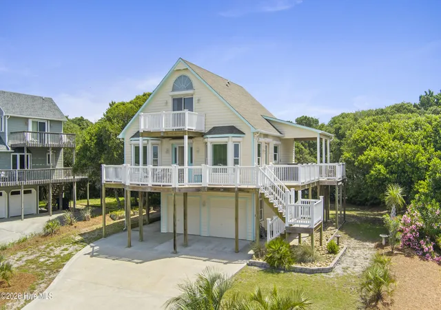 Photo 3 of Single family home for sale at 104 Bluewater Dr, Emerald Isle, NC 28594 | MLS# 100584957 | Listing updated on 2026-09-10