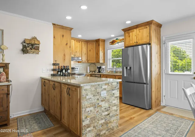 Photo 4 of Single family home for sale at 104 Bluewater Dr, Emerald Isle, NC 28594 | MLS# 100584957 | Listing updated on 2026-09-10