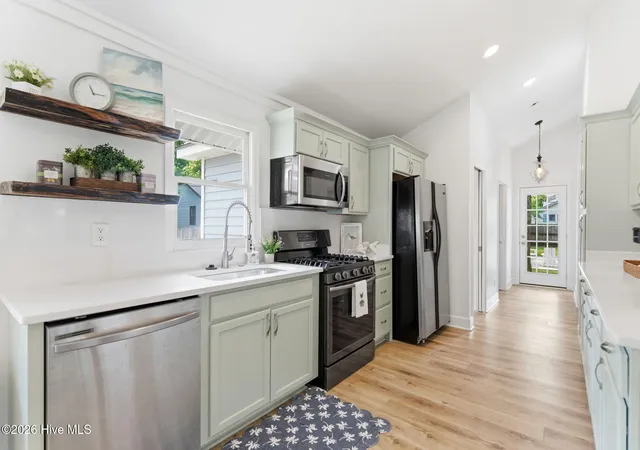 Photo 4 of Single family home for sale at 2420 Circle St, Wilmington, NC 28403 | MLS# 100581103 | Listing updated on 2026-09-17
