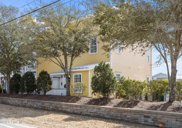 Listing Photo 4 - Condo for sale in building located at 1000 Vlg Ln, Beaufort, NC 28516 - Unit #A