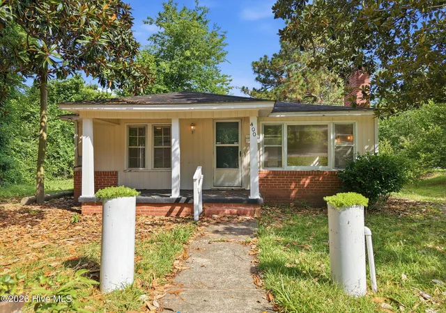 Photo 1 of Single family home for sale at 400 S Hardin St, Southern Pines, NC 28387 | MLS# 100588969 | Listing updated on 2026-08-18