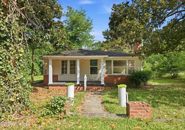 Photo 2 of Single family home for sale at 400 S Hardin St, Southern Pines, NC 28387 | MLS# 100588969 | Listing updated on 2026-08-18