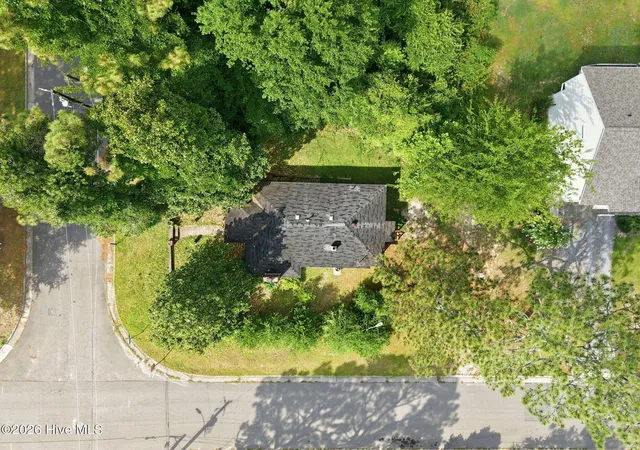 Photo 3 of Single family home for sale at 400 S Hardin St, Southern Pines, NC 28387 | MLS# 100588969 | Listing updated on 2026-08-18