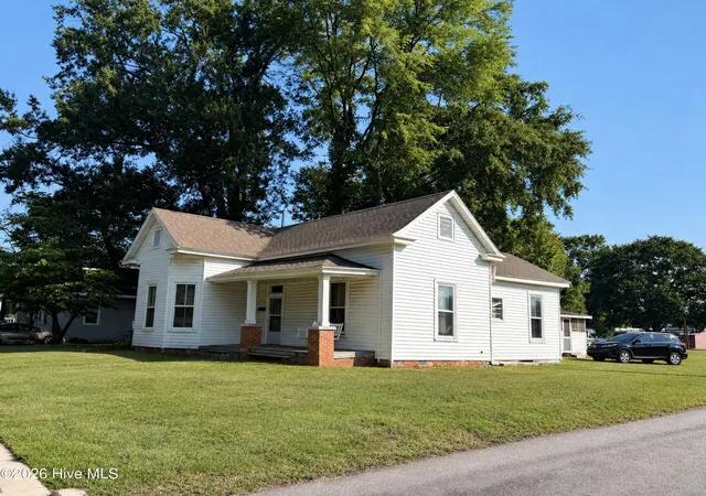 Homes for sale in Farmville, NC | 4390 W Church St, Farmville, NC 27828 | MLS# 100587594
