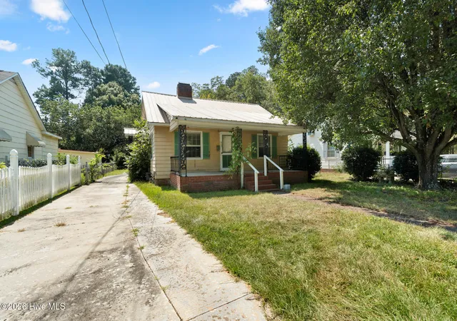 Photo 2 of Single family home for sale at 605 E Covington St, Laurinburg, NC 28352 | MLS# 100594244 | Listing updated on 2026-08-18