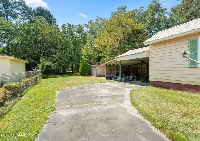 Photo 4 of Single family home for sale at 605 E Covington St, Laurinburg, NC 28352 | MLS# 100594244 | Listing updated on 2026-08-18