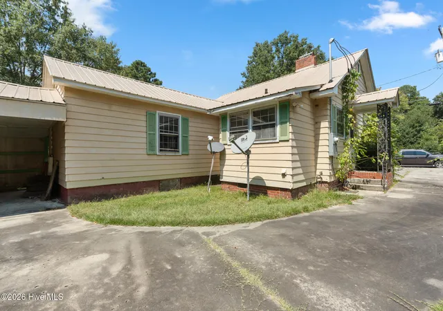 Photo 5 of Single family home for sale at 605 E Covington St, Laurinburg, NC 28352 | MLS# 100594244 | Listing updated on 2026-08-18