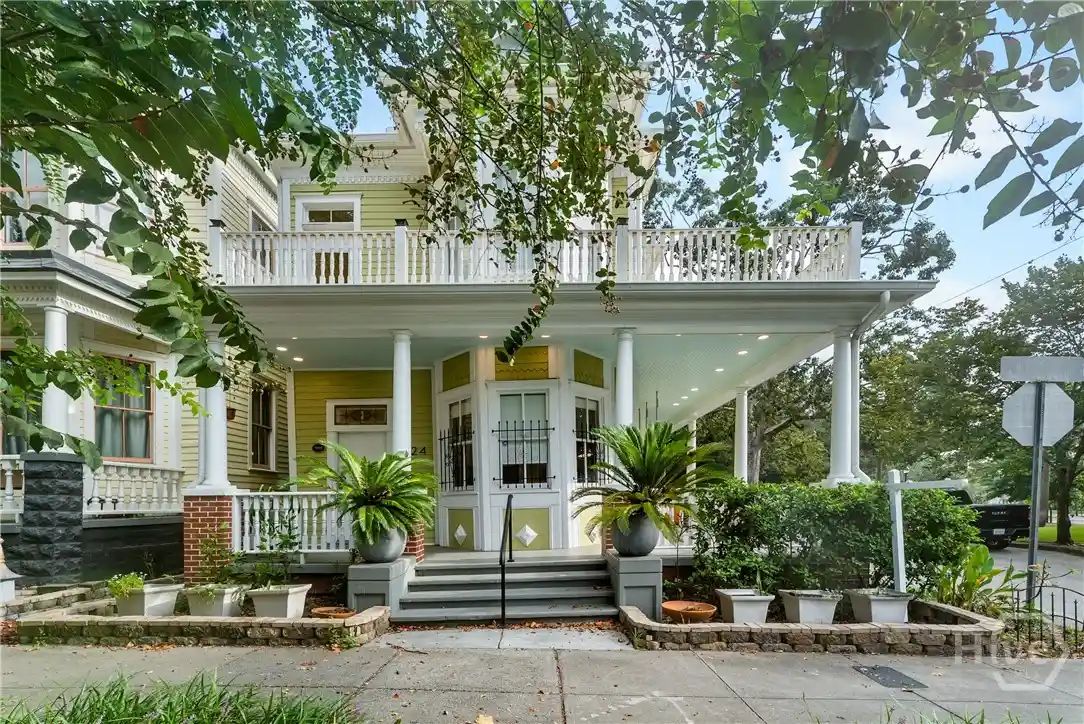Photo 1 of Single family home for sale at 524 E Henry St, Savannah, GA 31401 | MLS# SA365031 | Listing updated on 2026-10-04