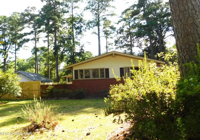 Homes for sale in Laurinburg, NC | 1303 Franklin Ave, Laurinburg, NC 28352 | MLS# 100530486