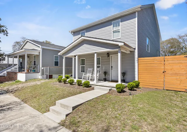 Photo 3 of Single family home for sale at 903 Walnut St, Wilmington, NC 28401 | MLS# 100563466 | Listing updated on 2026-08-18