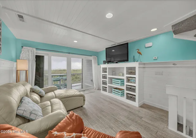 Photo 3 of Townhouse for sale at 811 Carolina Beach Ave S, Carolina Beach, NC 28428 | MLS# 100591668 | Listing updated on 2026-08-18