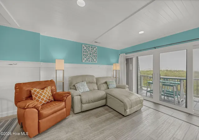 Photo 4 of Townhouse for sale at 811 Carolina Beach Ave S, Carolina Beach, NC 28428 | MLS# 100591668 | Listing updated on 2026-10-06