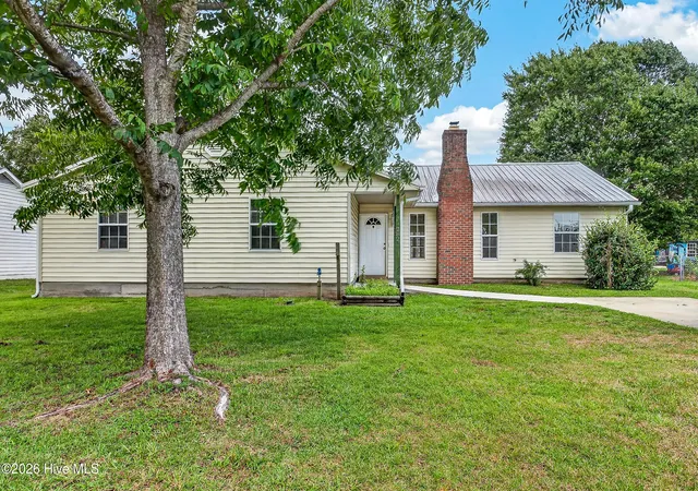 Photo 1 of Single family home for sale at 282 Riggs Rd, Hubert, NC 28539 | MLS# 100592300 | Listing updated on 2026-08-18