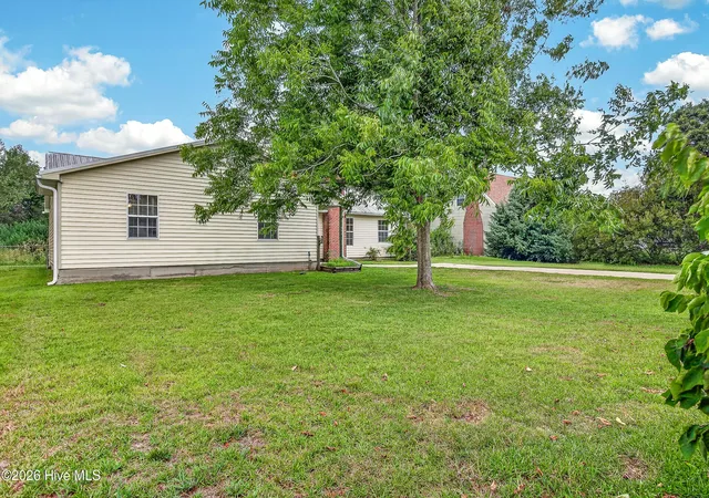 Photo 2 of Single family home for sale at 282 Riggs Rd, Hubert, NC 28539 | MLS# 100592300 | Listing updated on 2026-08-18
