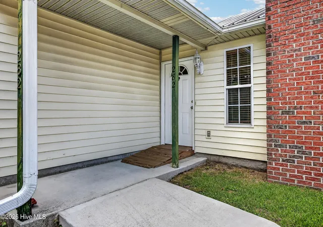 Photo 3 of Single family home for sale at 282 Riggs Rd, Hubert, NC 28539 | MLS# 100592300 | Listing updated on 2026-08-18