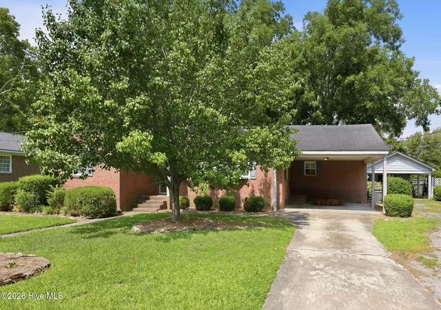 Photo 3 of Single family home for sale at 3284 N Walnut St, Farmville, NC 27828 | MLS# 100590446 | Listing updated on 2026-08-18