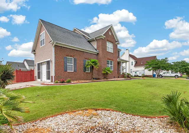 Photo 3 of Single family home for sale at 300 Londonberry Ln, Jacksonville, NC 28540 | MLS# 100589687 | Listing updated on 2026-08-18