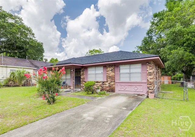 Photo 2 of Single family home for sale at 5105 Cordell St, Savannah, GA 31405 | MLS# SA359079 | Listing updated on 2026-07-07