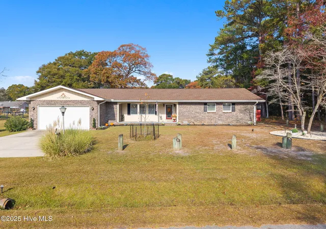Photo 1 of Single family home for sale at 1126 River Dr, Calabash, NC 28467 | MLS# 100543721 | Listing updated on 2026-09-01