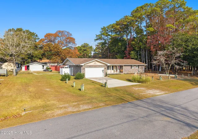 Photo 4 of Single family home for sale at 1126 River Dr, Calabash, NC 28467 | MLS# 100543721 | Listing updated on 2026-09-01
