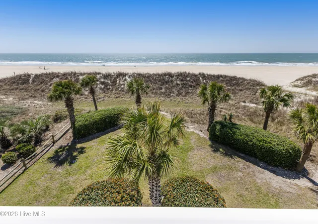 Photo 4 of Single family home for sale at 121 SE 67th Street, Oak Island, NC 28465 | MLS# 100567897 | Listing updated on 2026-08-18