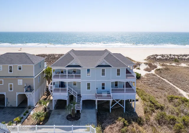 Photo 5 of Single family home for sale at 121 SE 67th Street, Oak Island, NC 28465 | MLS# 100567897 | Listing updated on 2026-08-18