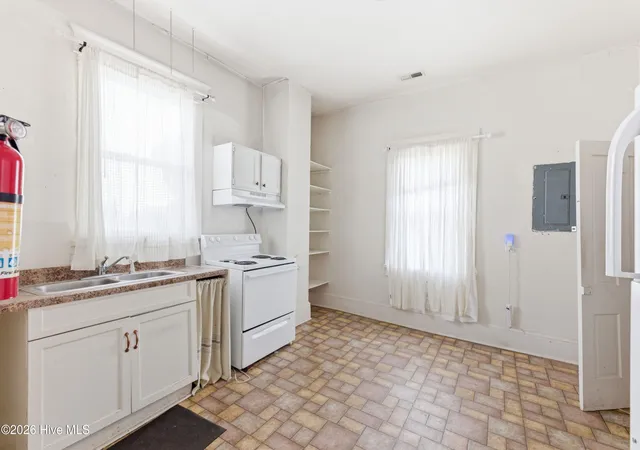 Listing Photo 5 - Condo for sale in building located at 623 S 6th St, Wilmington, NC 28401