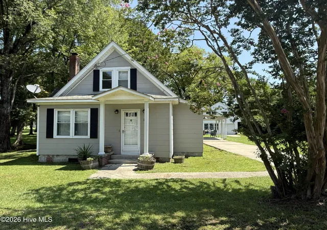 Photo 1 of Single family home for sale at 210 E Middle St, Creswell, NC 27928 | MLS# 100591926 | Listing updated on 2026-09-25