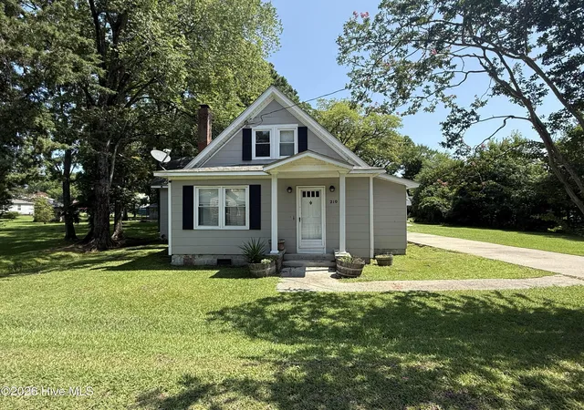 Photo 3 of Single family home for sale at 210 E Middle St, Creswell, NC 27928 | MLS# 100591926 | Listing updated on 2026-09-25