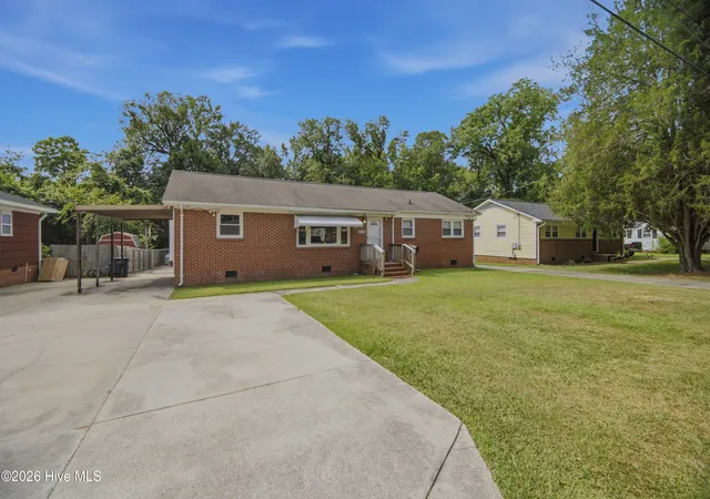 Photo 2 of Single family home for sale at 312 White Oak St, Jacksonville, NC 28540 | MLS# 100589879 | Listing updated on 2026-09-01
