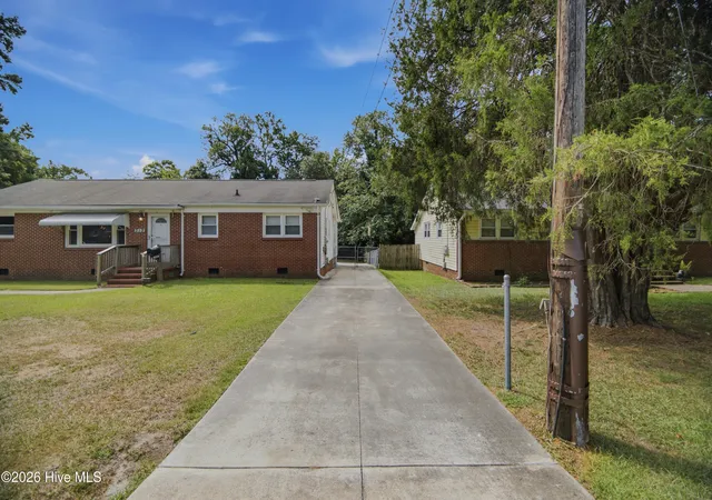 Photo 3 of Single family home for sale at 312 White Oak St, Jacksonville, NC 28540 | MLS# 100589879 | Listing updated on 2026-09-01