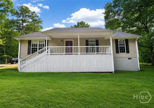 Photo 2 of Single family home for sale at 102 Westwood Dr, Griffin, GA 30223 | MLS# SA361637 | Listing updated on 2026-08-10