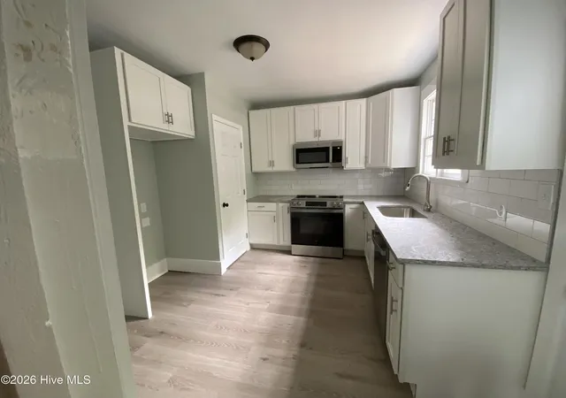 Photo 3 of Single family home for sale at 709 Mcrae St, Wilmington, NC 28401 | MLS# 100586563 | Listing updated on 2026-08-18