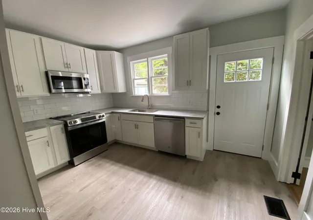 Photo 4 of Single family home for sale at 709 Mcrae St, Wilmington, NC 28401 | MLS# 100586563 | Listing updated on 2026-08-18