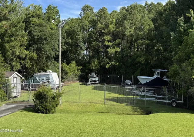 2nd image of 303 Barbour Rd, Morehead City, NC 28557