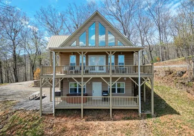 Photo 2 of Single family home for sale at 520 Sahkanaga Dr, Murphy, NC 28906 | MLS# 98544276 | Listing updated on 2026-08-18